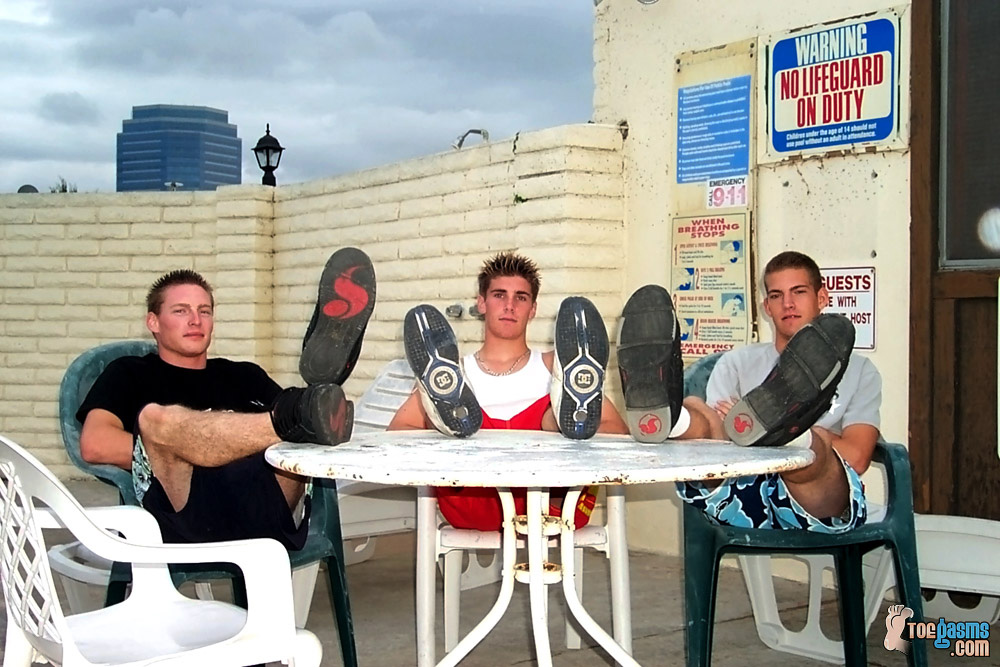 Cute straight twinks in sneakers