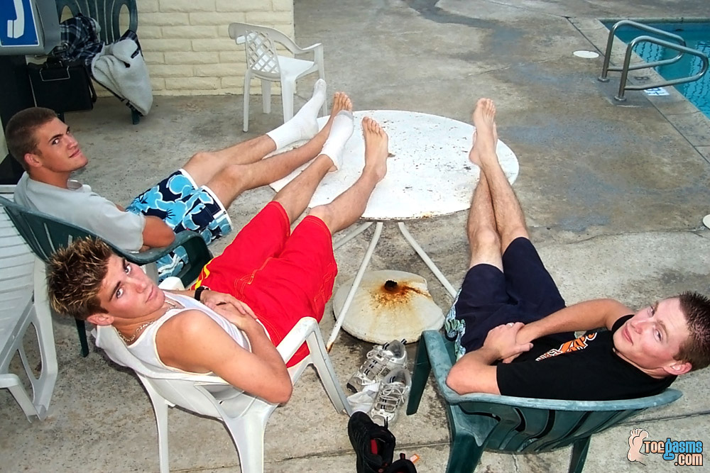 Twinks wearing shorts showing their legs and feet